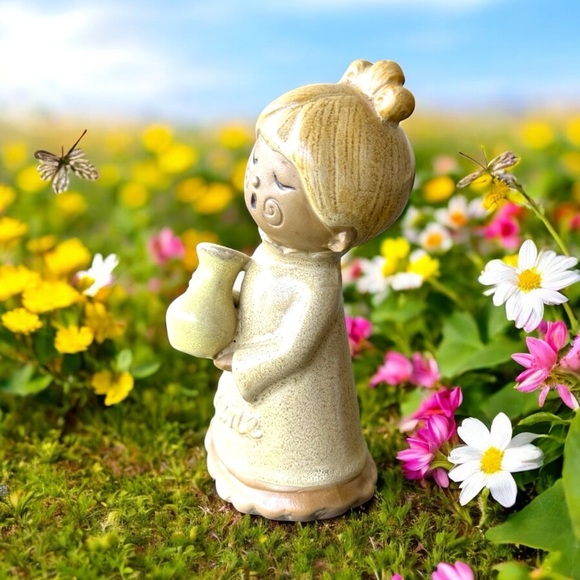 Vintage Ceramic Birthday Choir Girl Figurine "June" 4.75". Immaculate condition - Picture 2 of 4